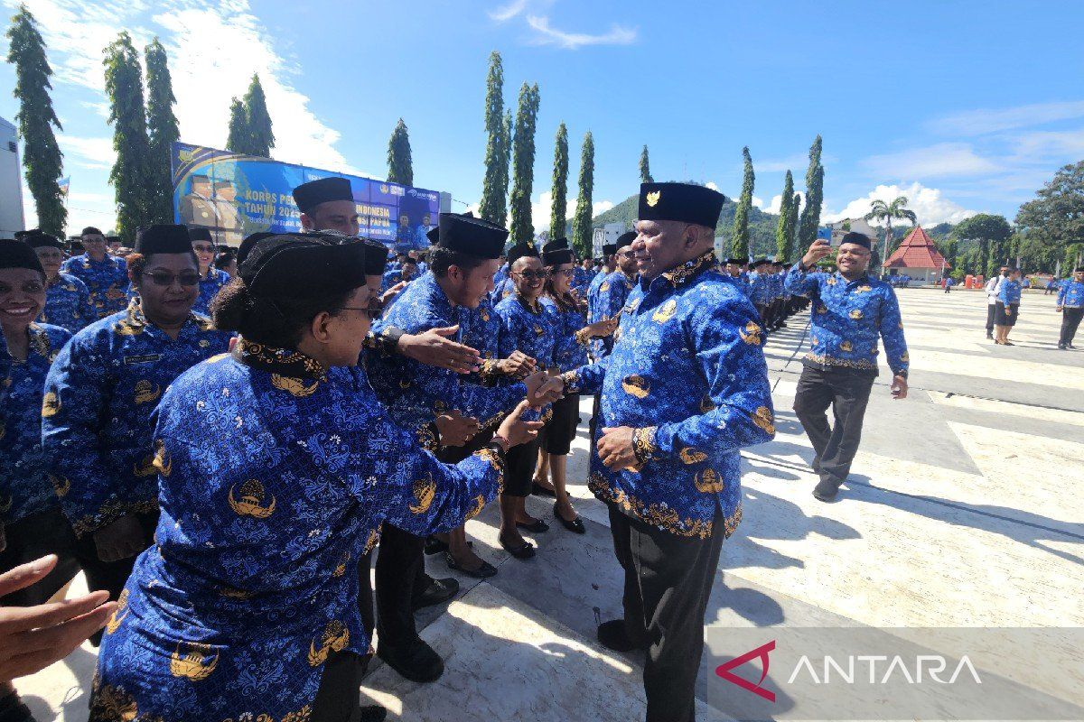 Gubernur minta 2.201 ASN Papua meningkatkan mutu layanan publik