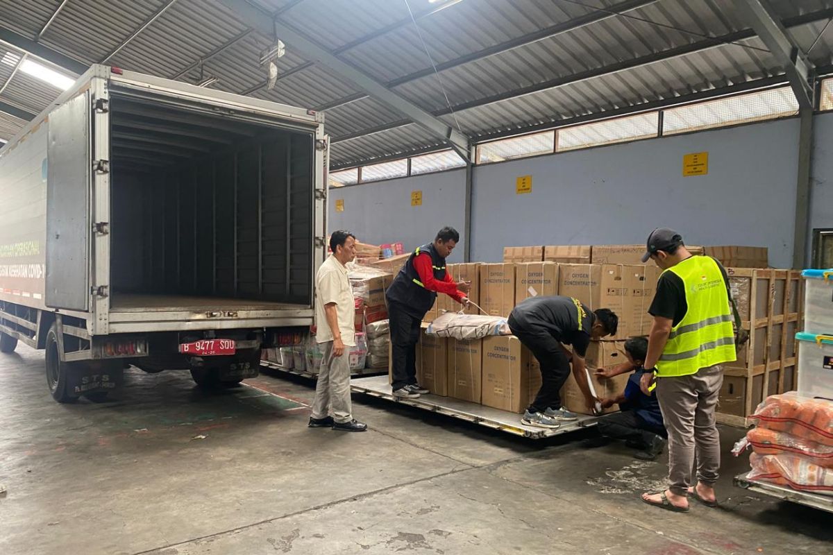 Ministry bolsters health logistics for Sumatra's disaster-hit regions