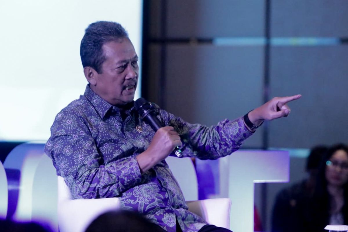 Trenggono tegaskan arah ekonomi biru RI utamakan perlindungan laut