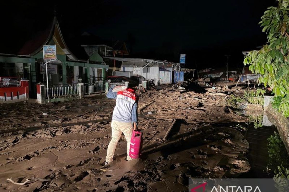 Pertamina Patra Niaga Regional Sumbagut melalui Integrated Terminal Teluk Kabung salurkan bantuan LPG ke daerah terisolir Sibolga dan Pulau Nias