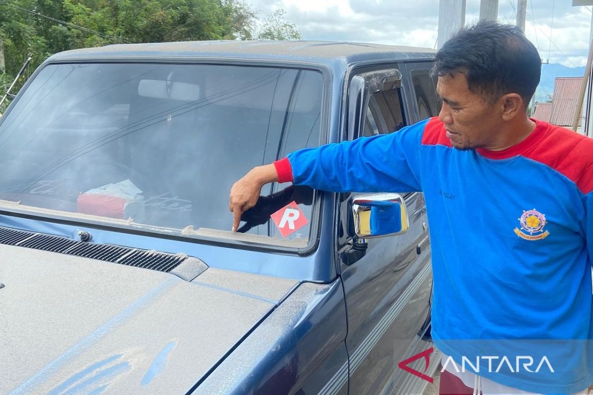 Gunung Marapi Sumbar erupsi, abu vulkanik landa Agam