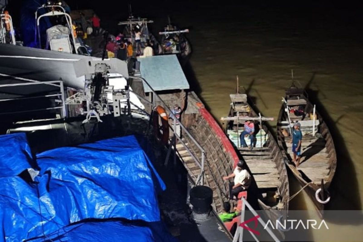 TNI AL pastikan bantuan dari presiden untuk korban banjir tiba di Aceh