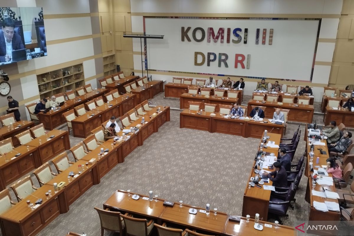 Pakar hukum minta Komisi III DPR RI reformasi Polri secara radikal
