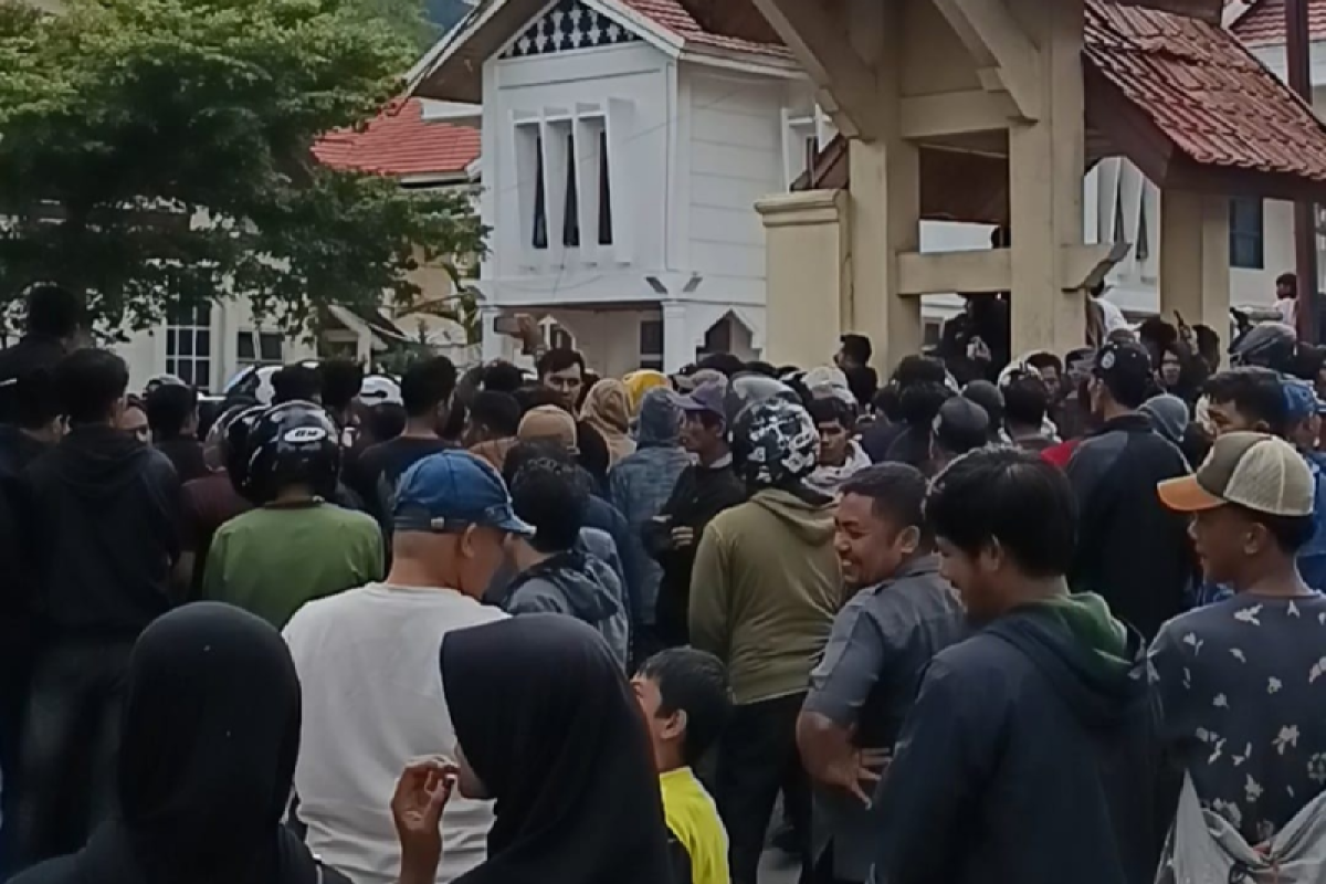 Korban bencana di Aceh Tengah tuntut ketersediaan beras dan BBM