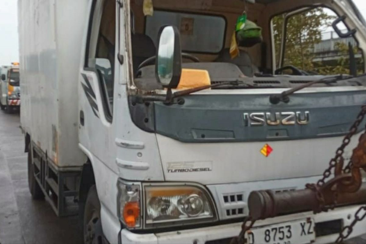 Tol Cipularang arah Jakarta sempat ditutup selama proses evakuasi kecelakaan beruntun