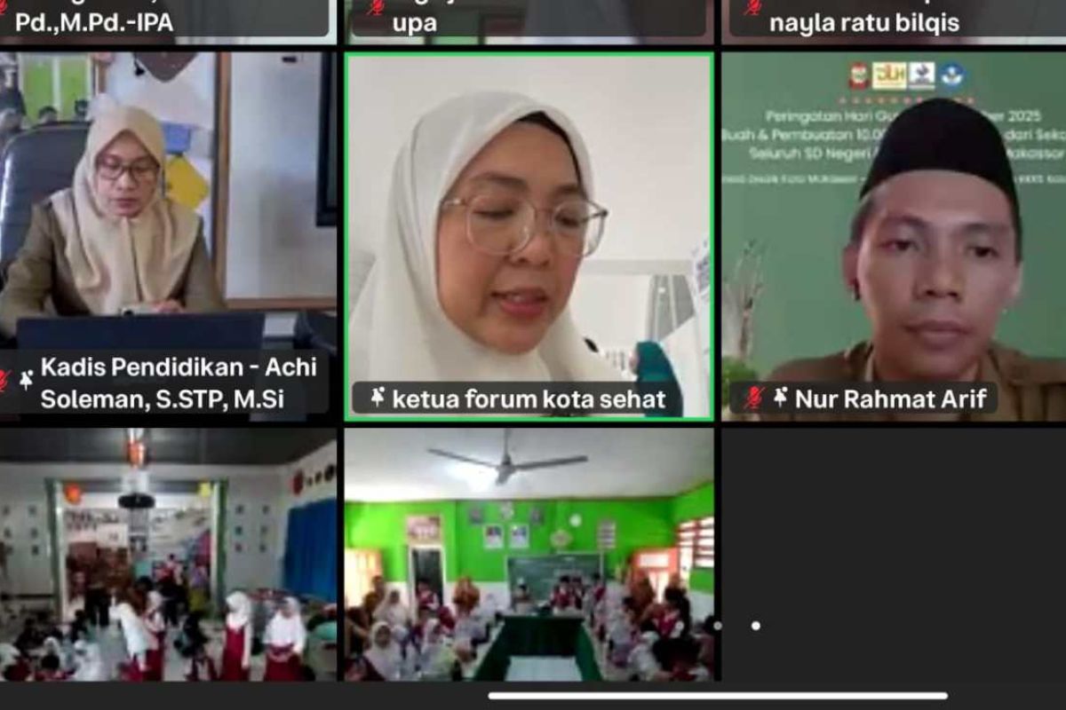 Ribuan siswa di Kota Makassar dilatih olah sampah buah menjadi eco enzym