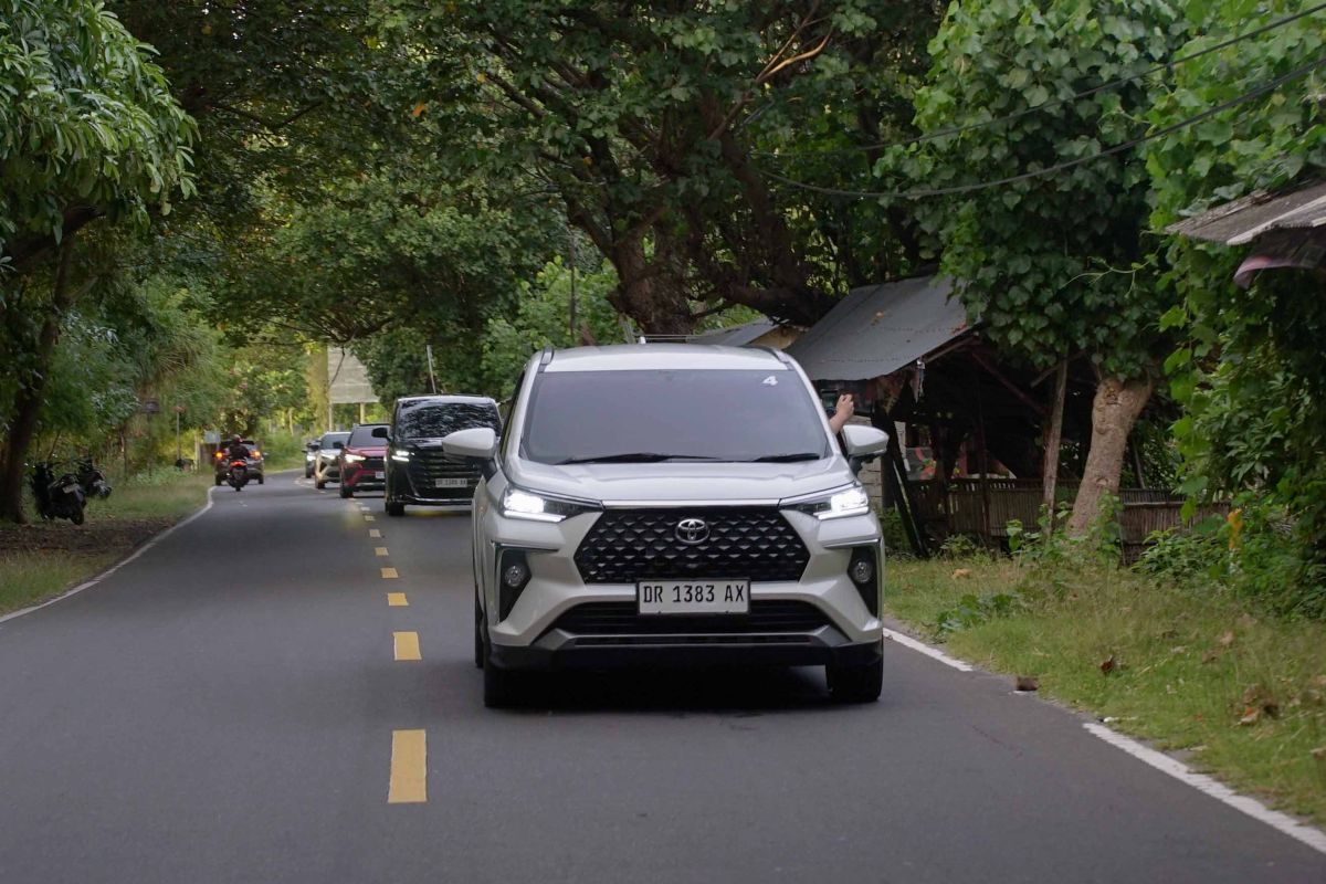 Sensasi mengendarai mobil ramah lingkungan Toyota di Pulau Lombok