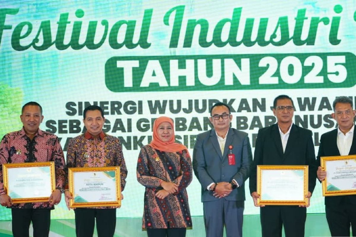 Kota Madiun terima penghargaan Industri Hijau Terbaik Jatim 2025
