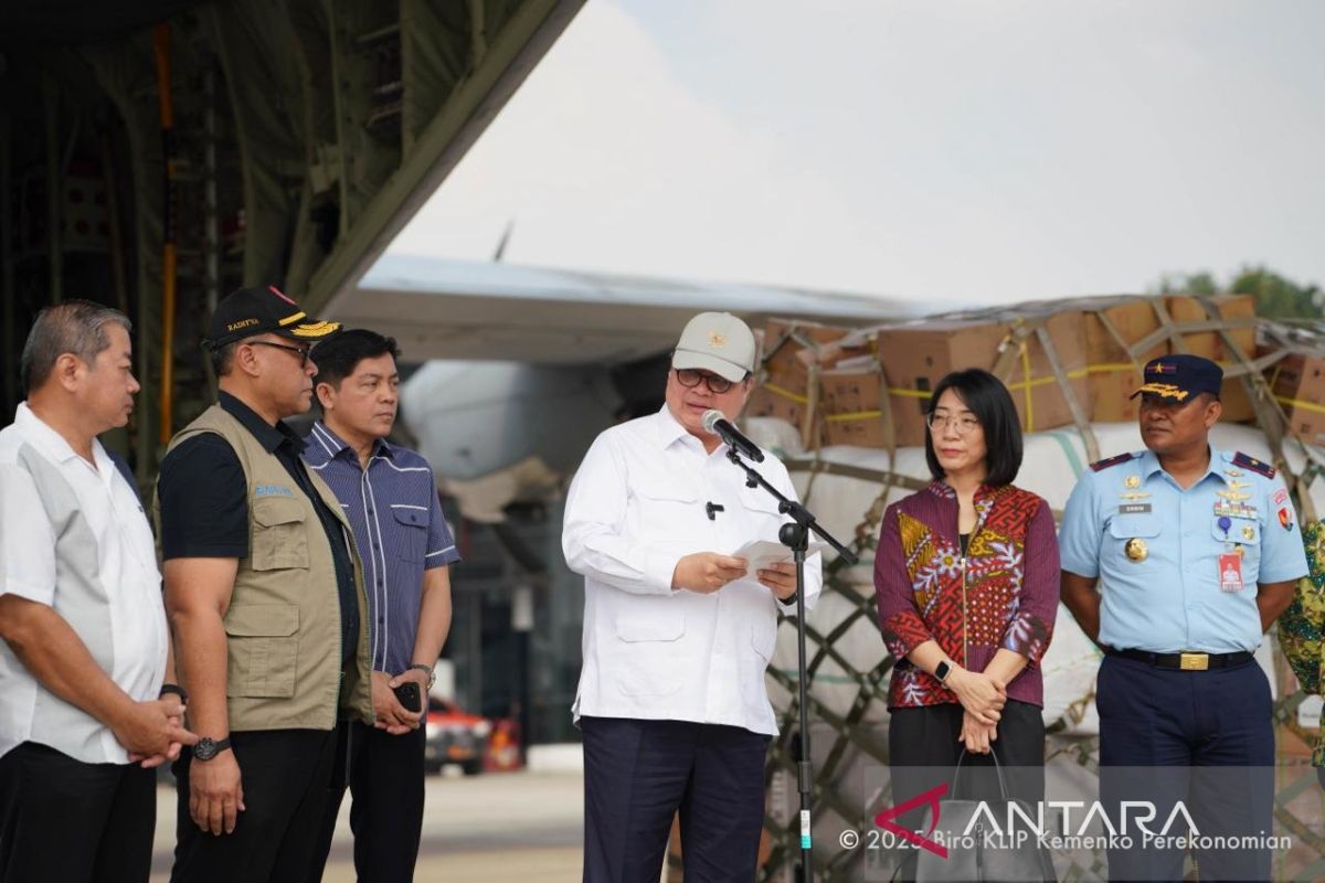 RI Govt sends 40 tonnes of aid to flood-hit Sumatra provinces