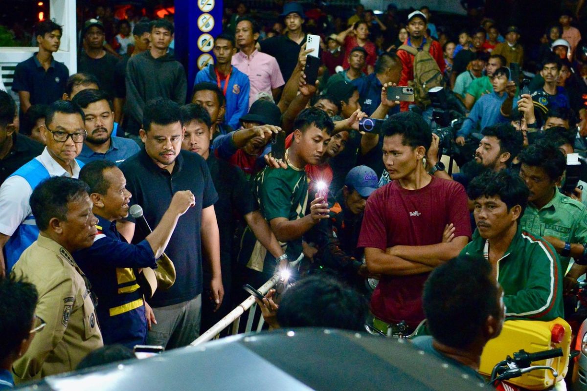 Bahlil bebaskan pemakaian barcode untuk BBM di wilayah bencana