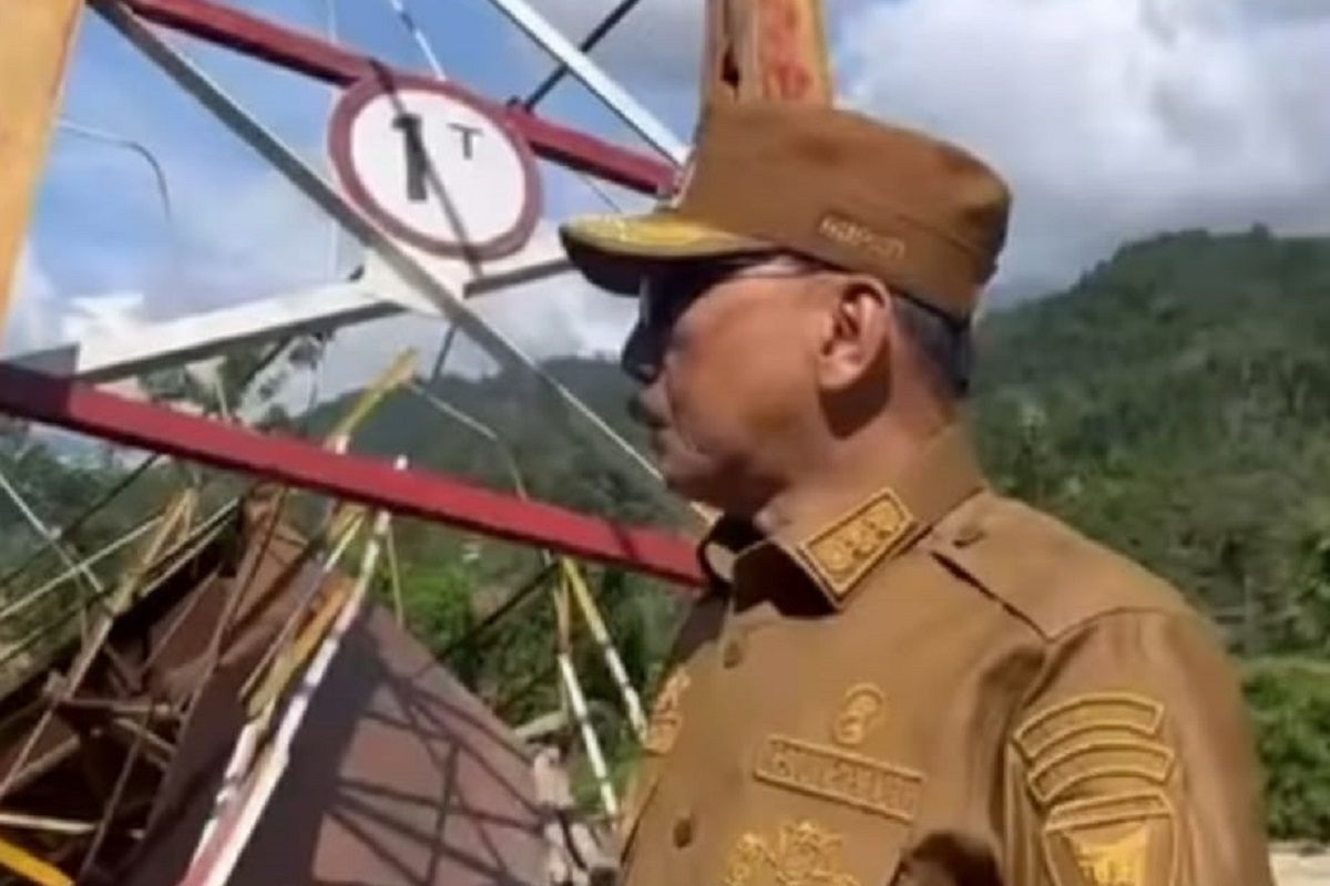 Bupati Pesisir Selatan tinjau kerusakan infrastruktur akibat banjir di Lengayang dan Ranah Pesisir