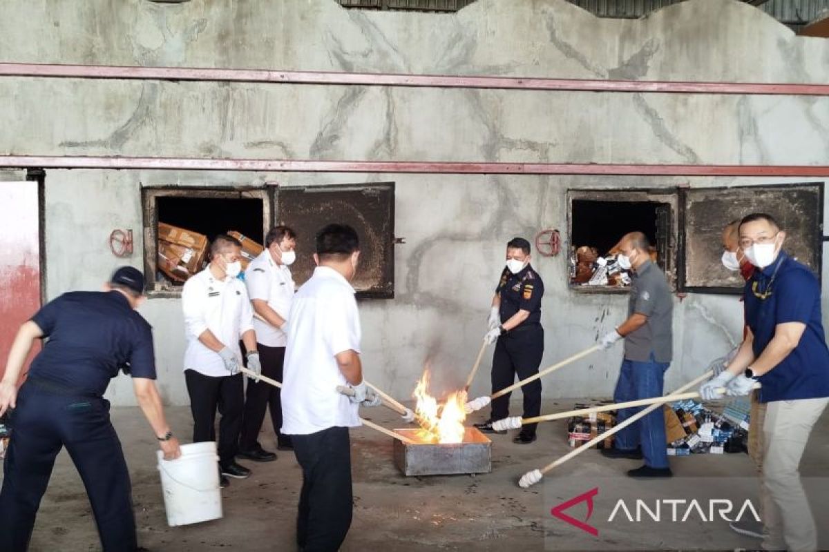 Bea Cukai Malang musnahkan 3,2 juta batang rokok ilegal