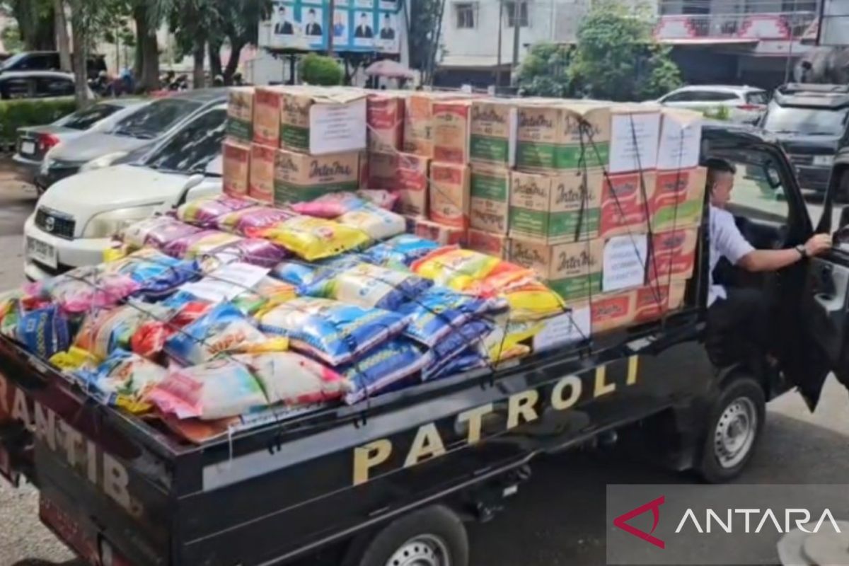 Pemkot Palembang salurkan 970 kg beras bantu korban banjir bandang Sumatera