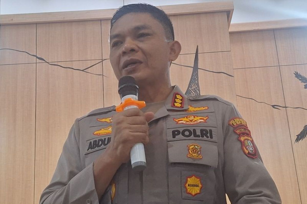 Kapolrestro Depok berikan penghargaan kepada 56 personel dan empat warga sipil