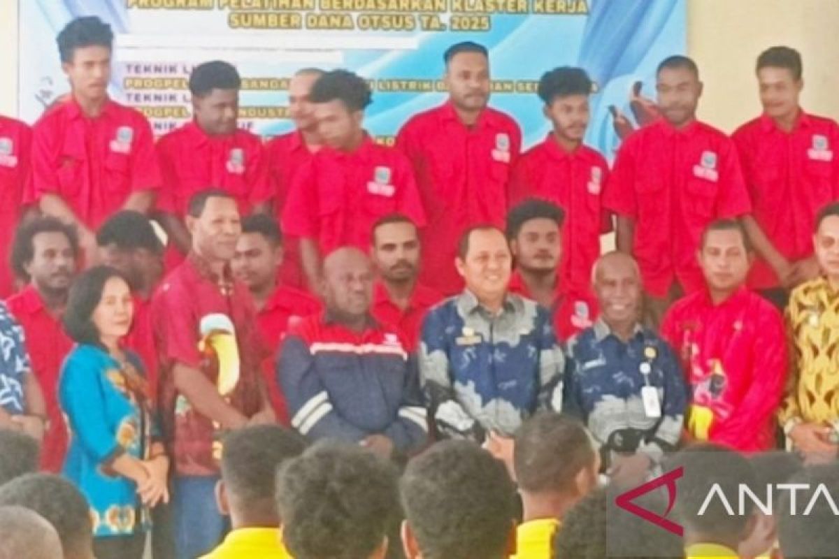 Disnaker Biak Numfor bekali keterampilan 142 warga OAP untuk siap kerja