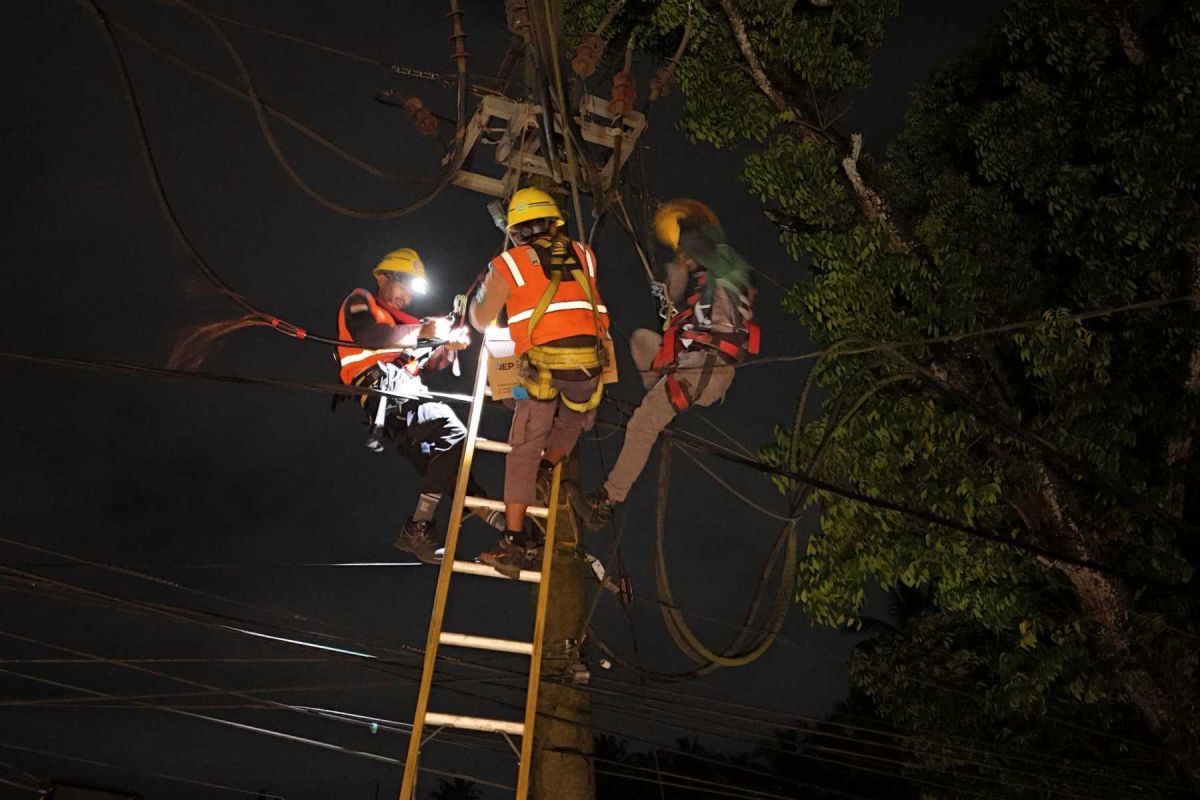 PLN UIW NTB ingatkan masyarakat waspada bahaya listrik pada musim hujan