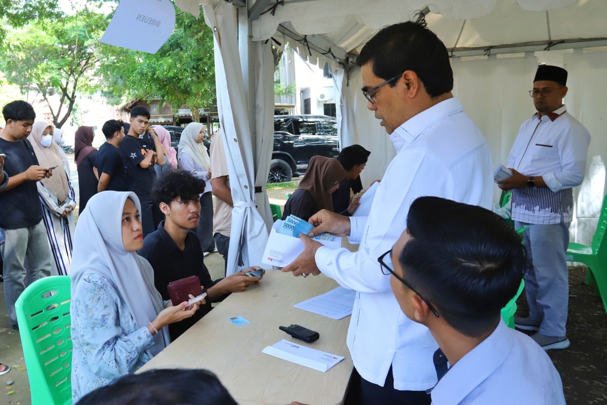 UIN Ar Raniry salurkan bantuan mahasiswa terdampak banjir