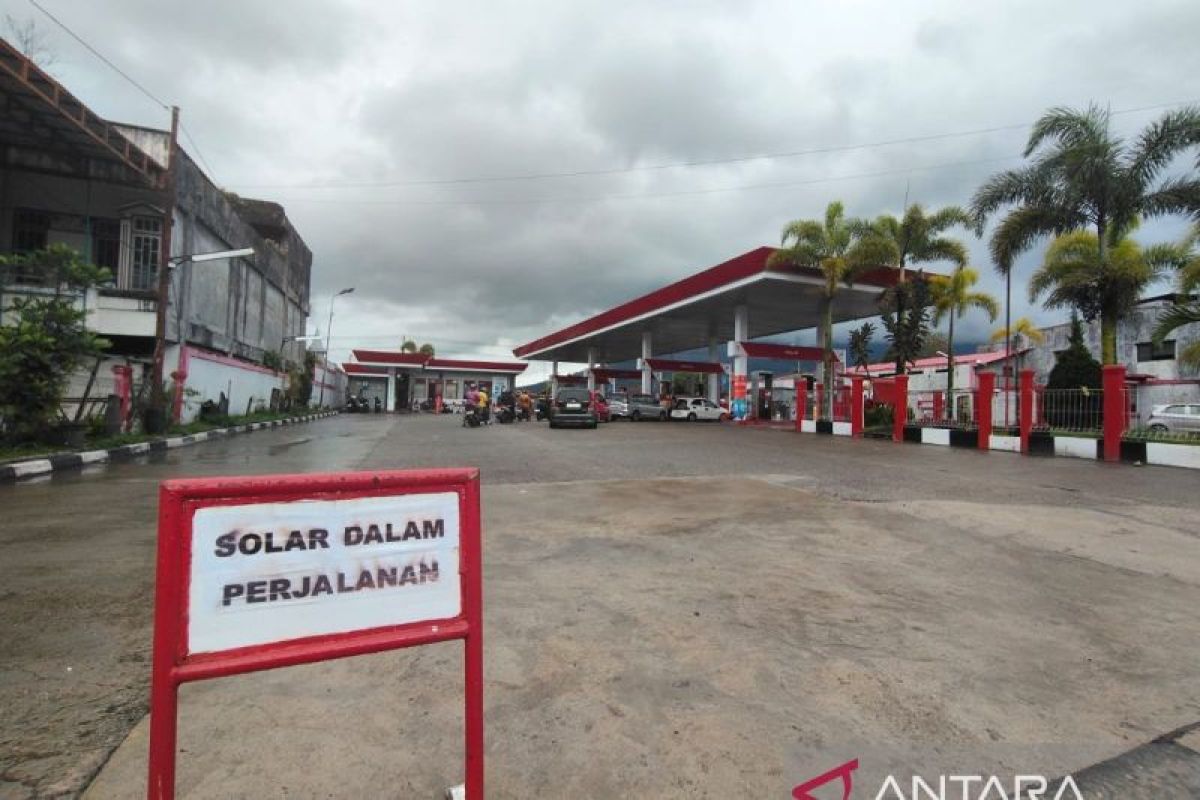 Distribusi BBM terhambat saat bencana, pengamat ingatkan masyarakat tidak "panic buying" dan potensi ancaman spekulan