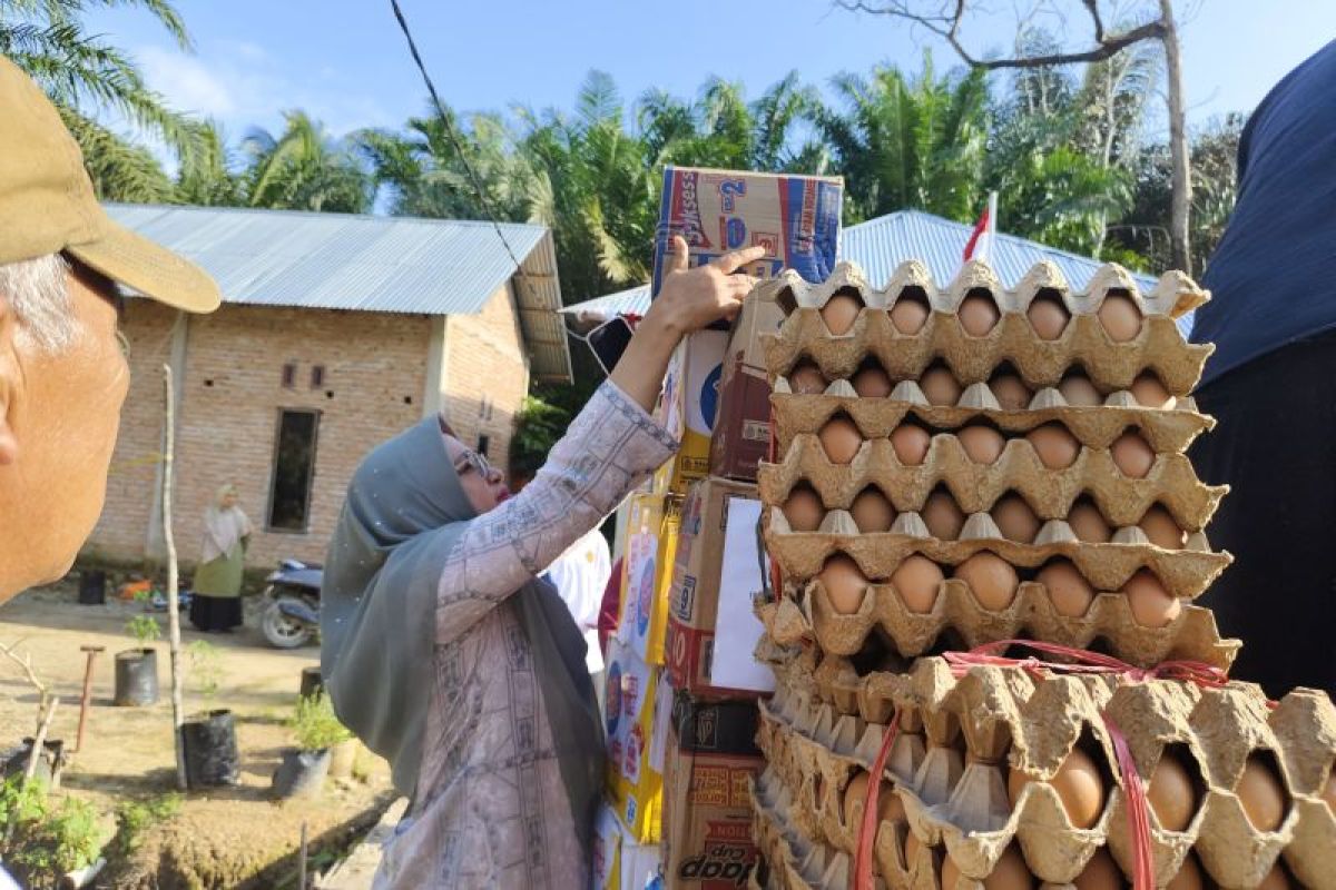 Pemkab Pasaman Barat salurkan 4,3 ton beras ke warga terdampak banjir