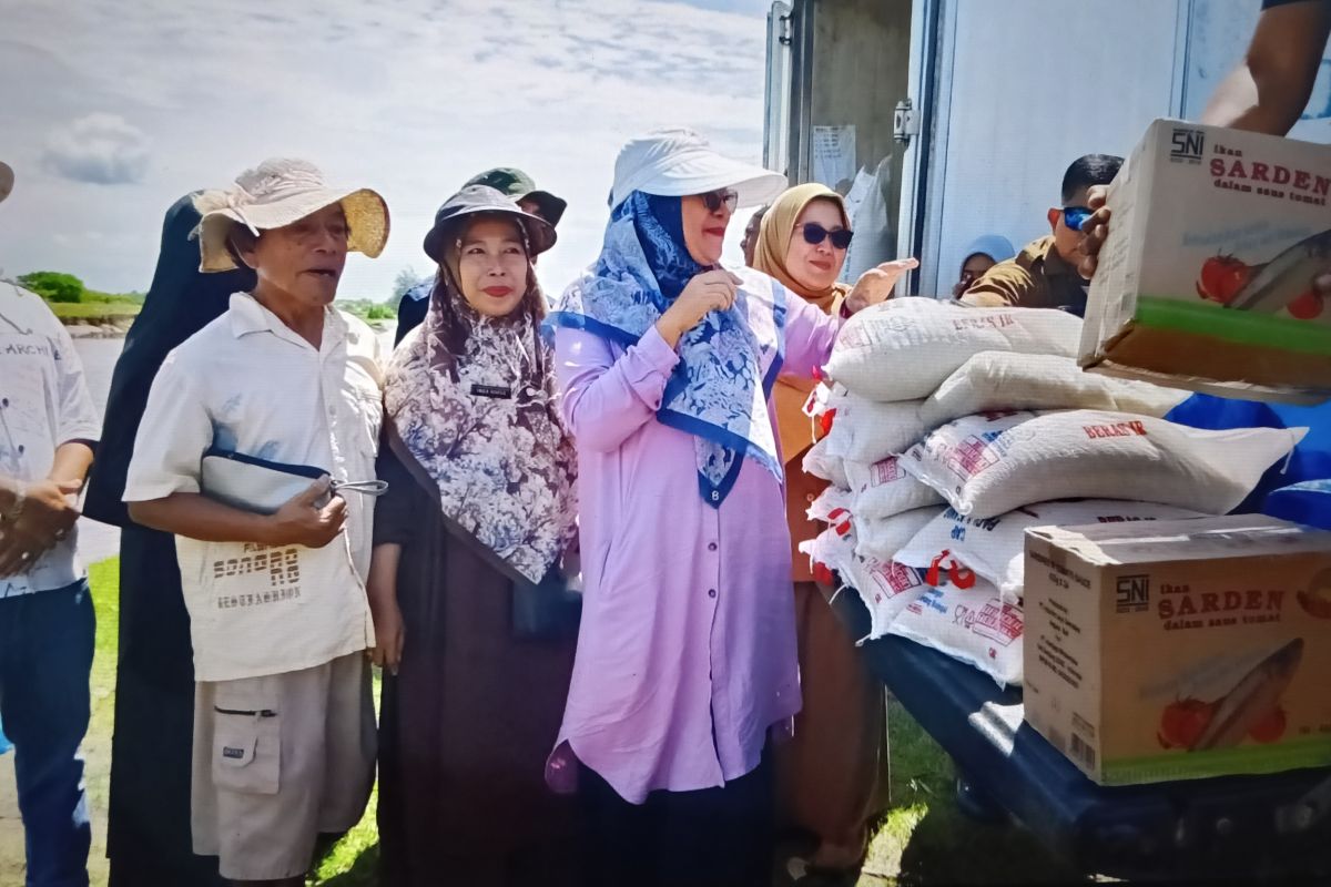 Pasaman Barat salurkan 8,1 ton beras ke warga terdampak banjir Sasak