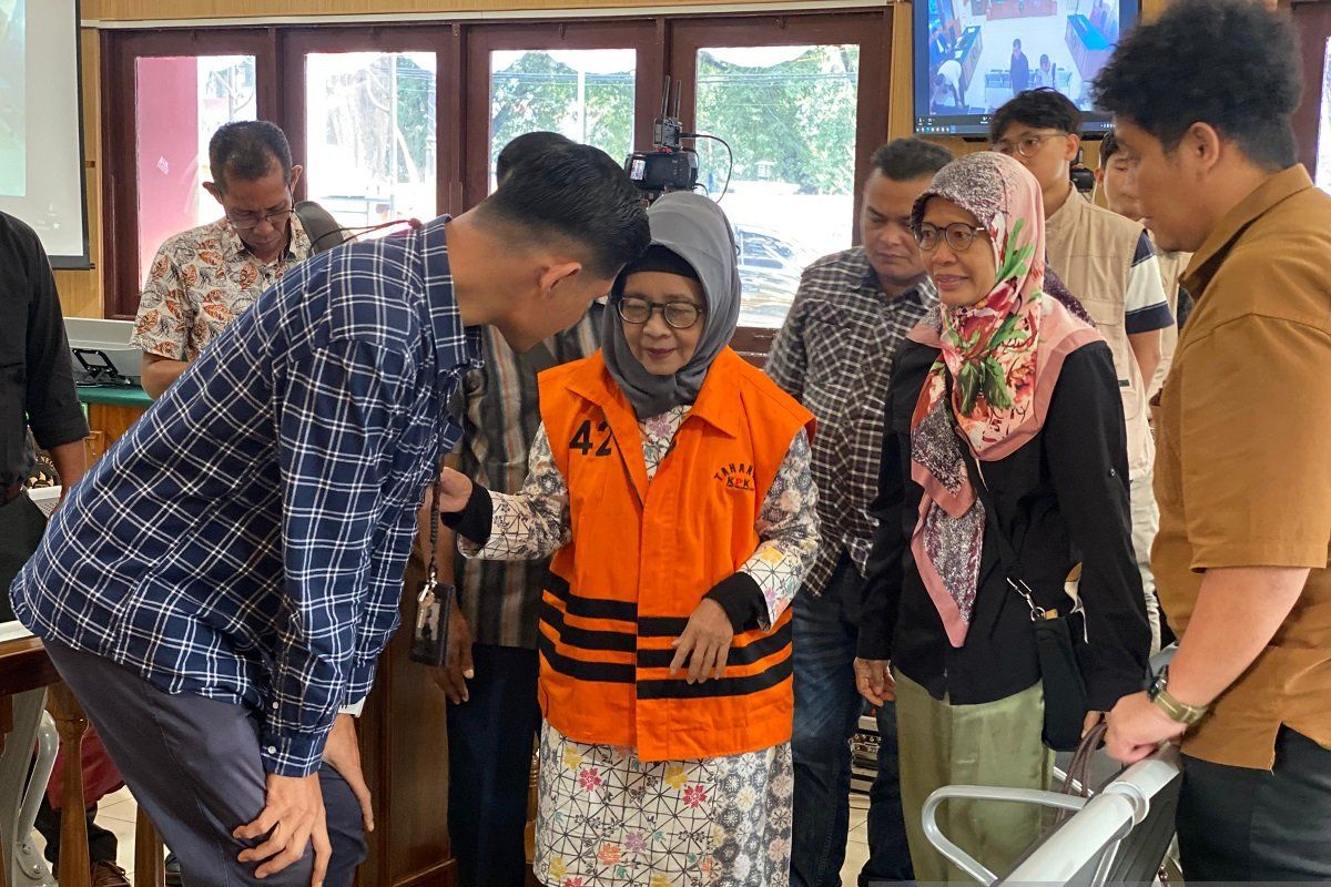 Istri mantan bupati Jambi dituntut 4 tahun penjara dalam kasus suap APBD 2017