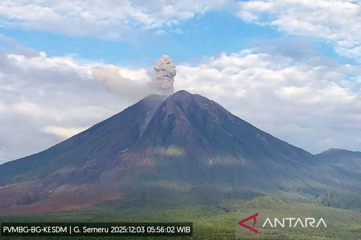 Semeru alami 16 kali erupsi, letusan tertinggi capai 1.100 meter