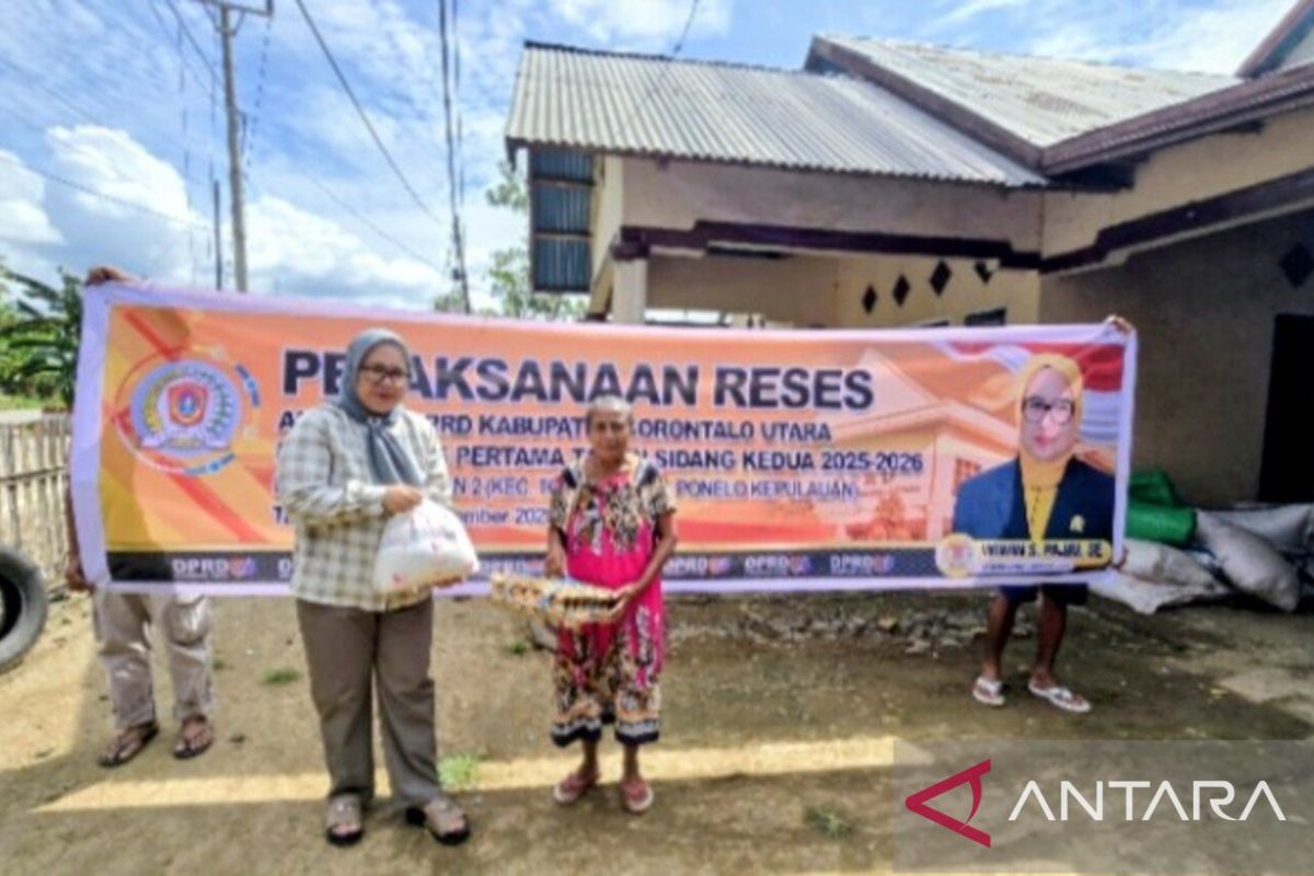 Anggota DPRD salurkan bantuan sembako saat reses