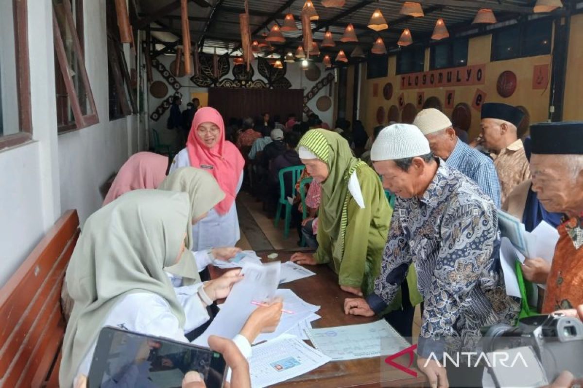 8.853 warga Temanggung terima bantuan DBHCHT kabupaten