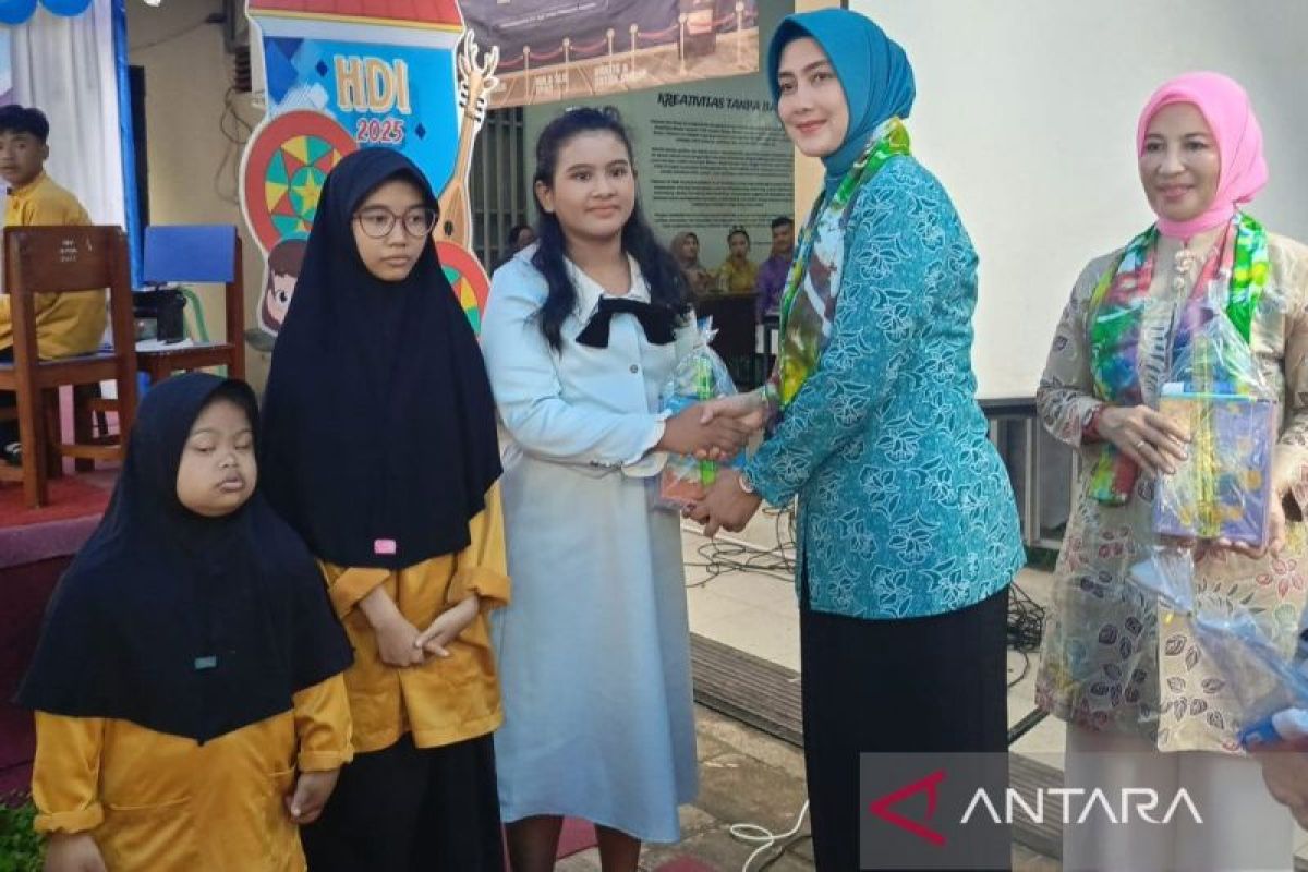 Ketua PKK Bangka Belitung borong komik karya siswa disabilitas