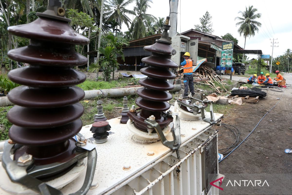 Prabowo orders full power restoration in flood-hit Sumatra