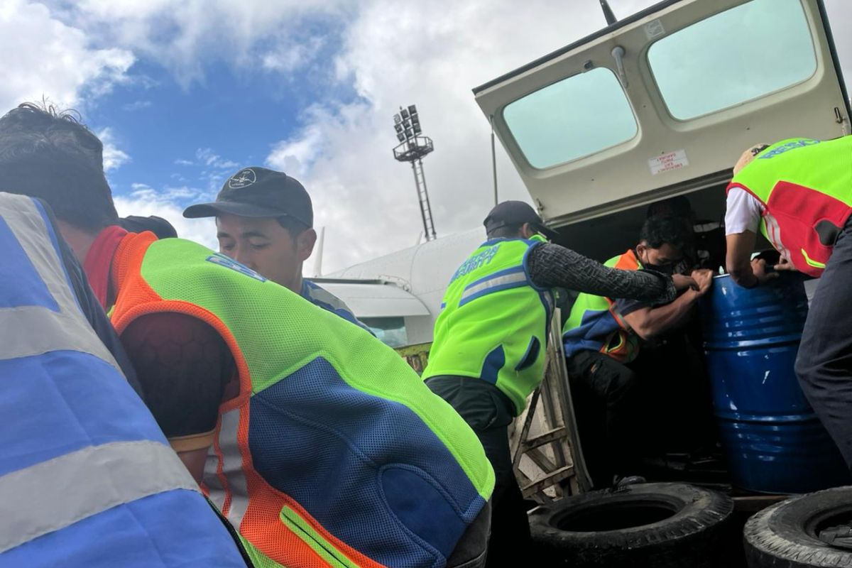 Pertamina Patra Niaga salurkan BBM gunakan pesawat perintis di Aceh