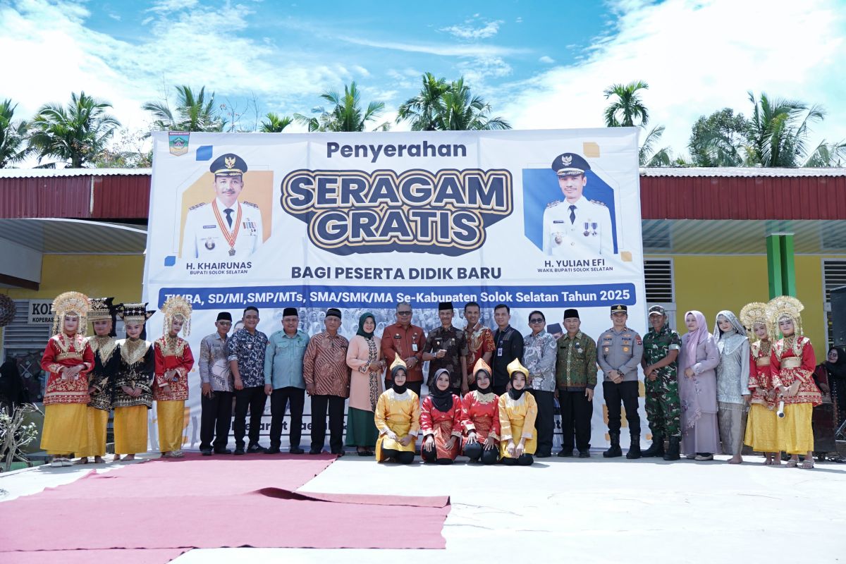 Giliran KPGD terima seragam gratis