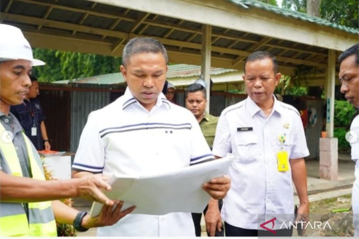 Galeri Foto - Gubernur Riau tinjau pembangunan asrama baru SMAN Plus