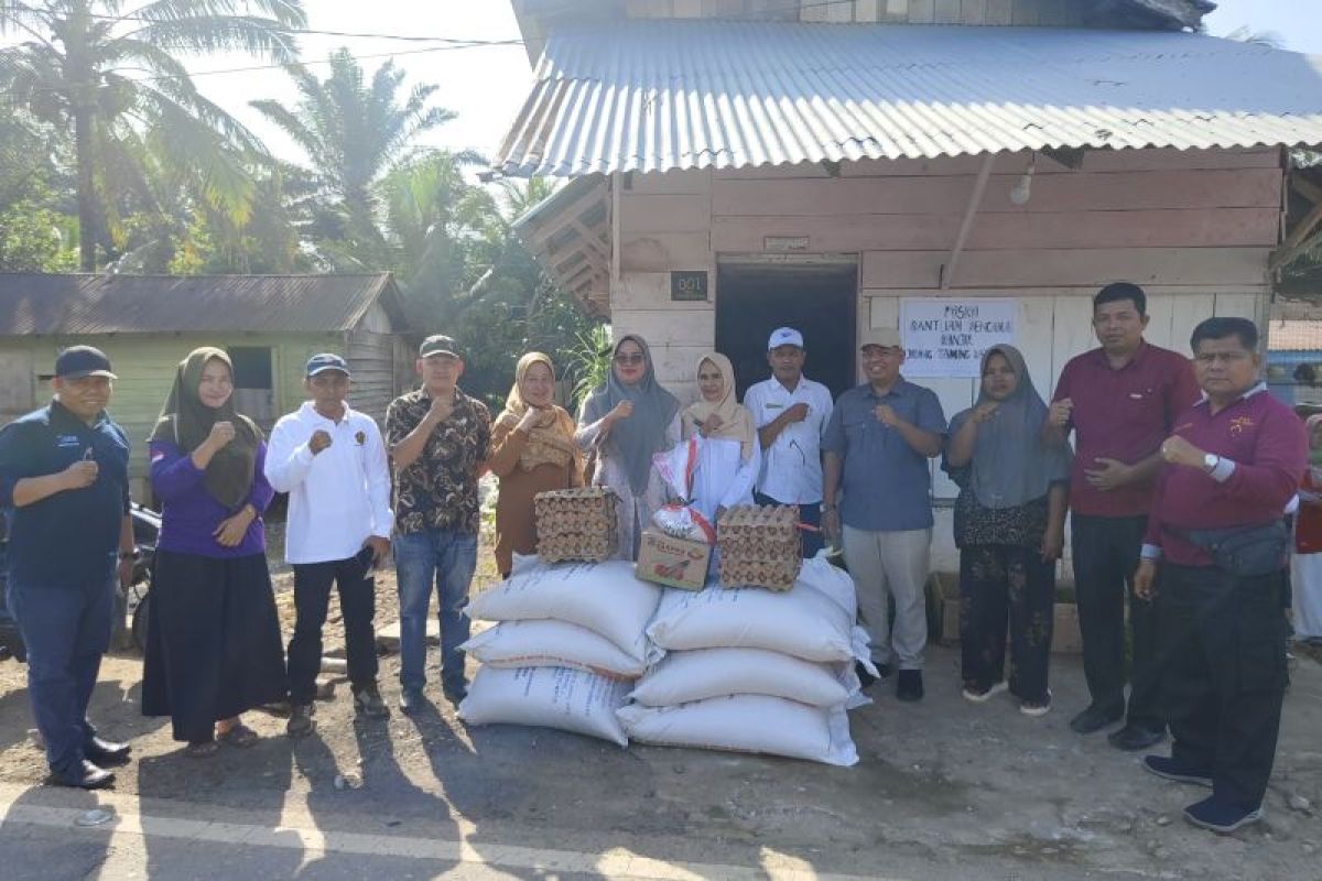Pasaman Barat salurkan 27,86 ton beras kepada warga terdampak bencana