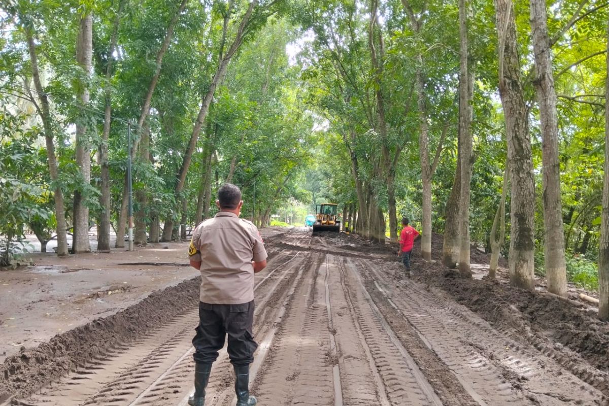 Polisi: Pengendara hati-hati melintasi lokasi lahar hujan Lewotobi