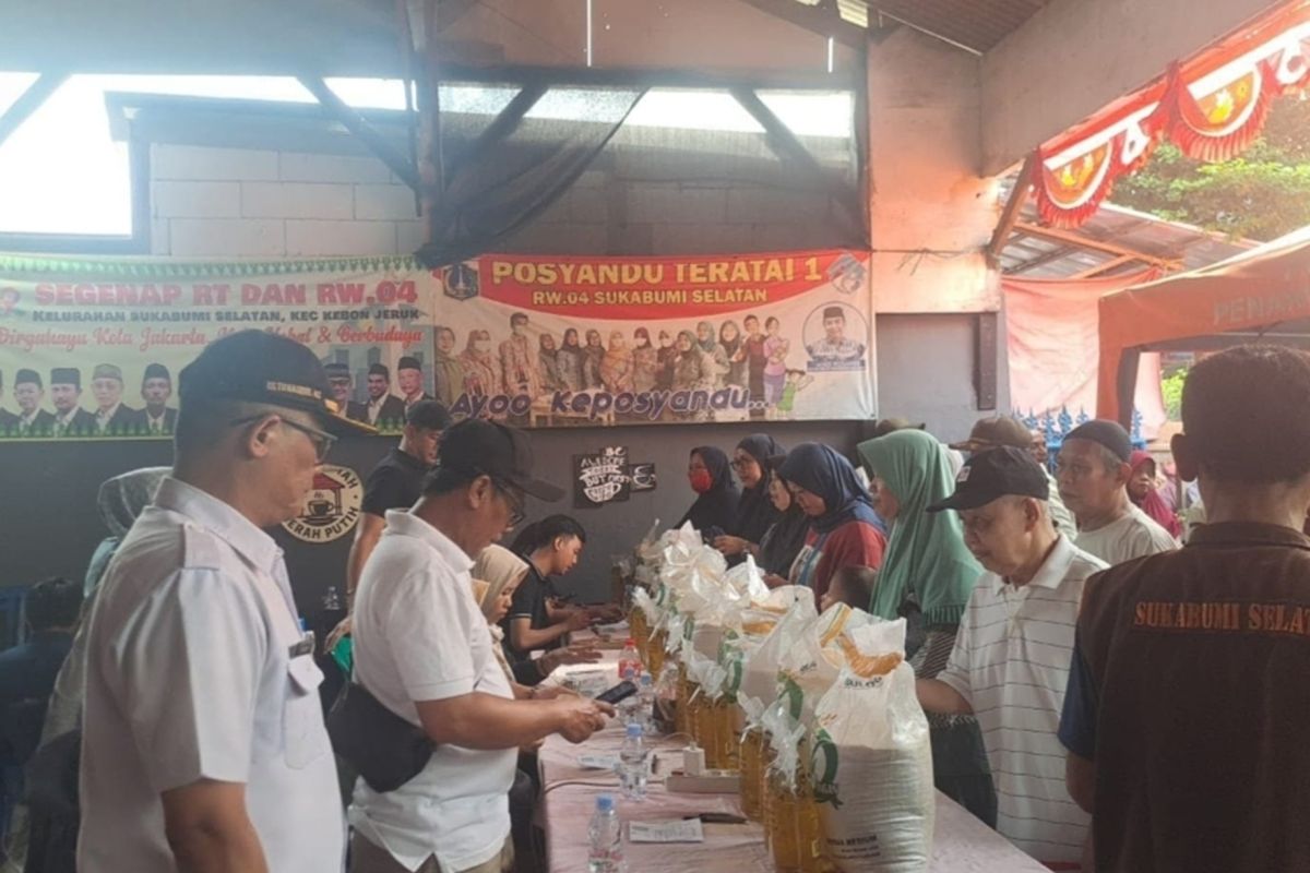 Bapanas menyalurkan ribuan paket pangan bagi warga kurang mampu