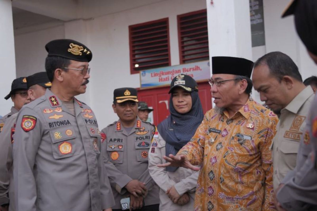 Wawako Padang dampingi Kakorsabhara Baharkam Polri tinjau korban banjir bandang di Pauh