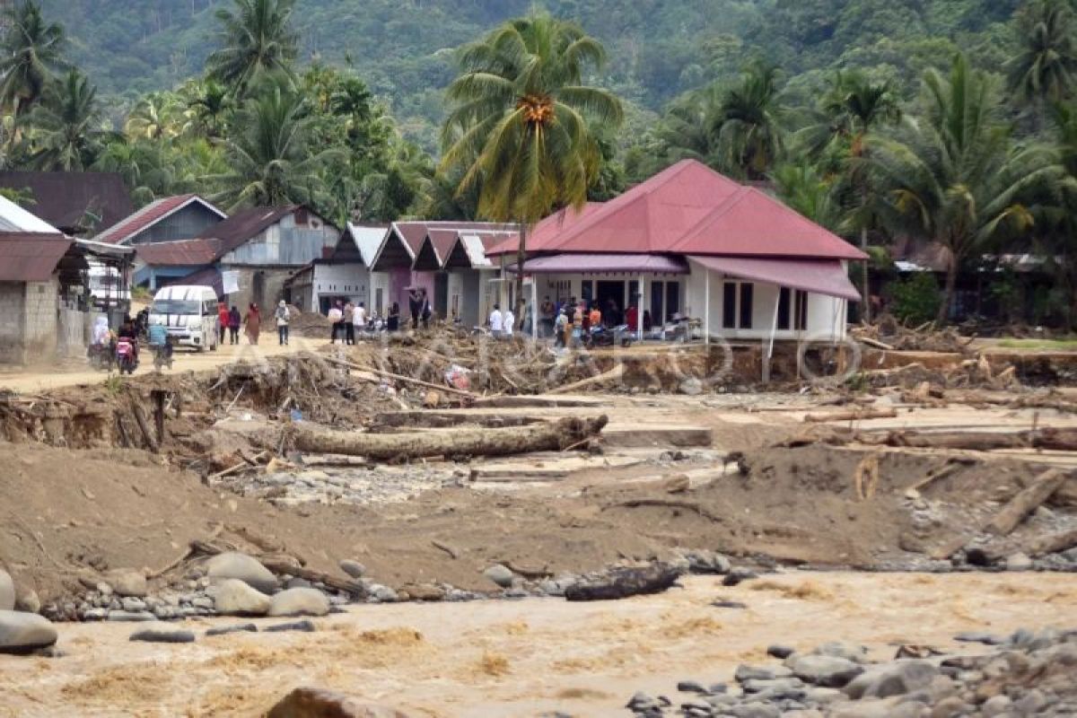 Data kerusakan rumah akibat banjir bandang di Padang