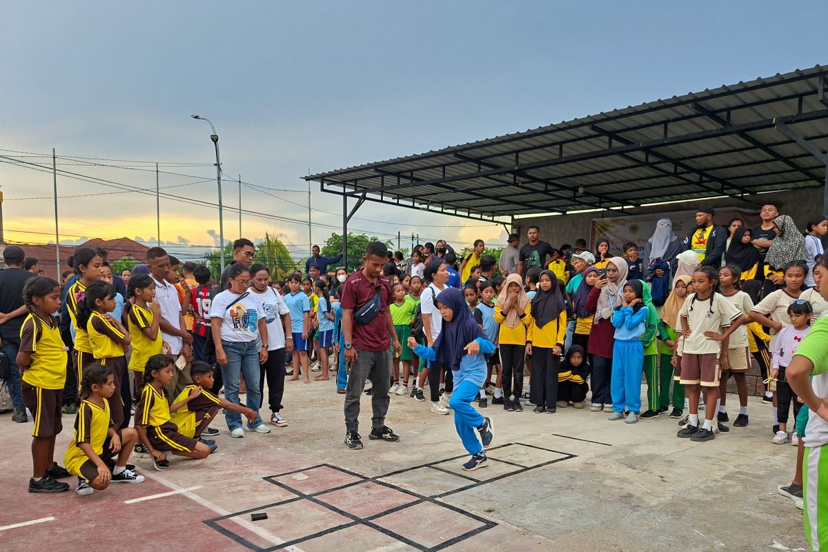 Pemkot Kupang dan KPOTI ajarkan nilai karakter lewat permainan tradisional