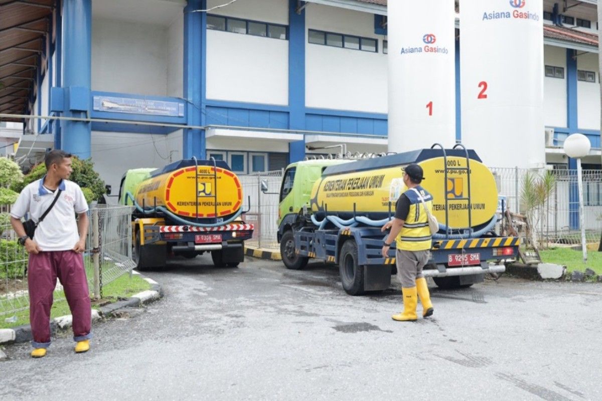 PU distribusi sarana air bersih ke warga terdampak bencana di Sumbar