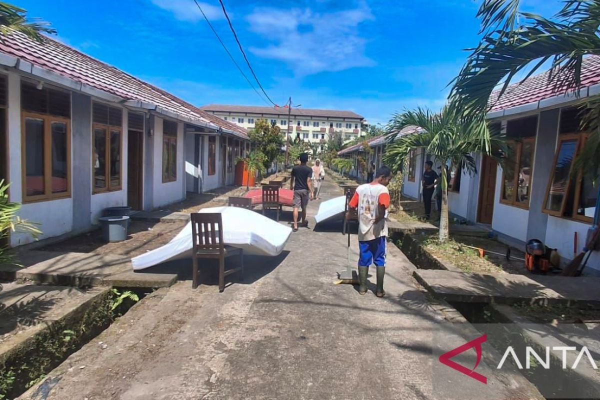 W. Java Governor offers to build village for Padang flood victims