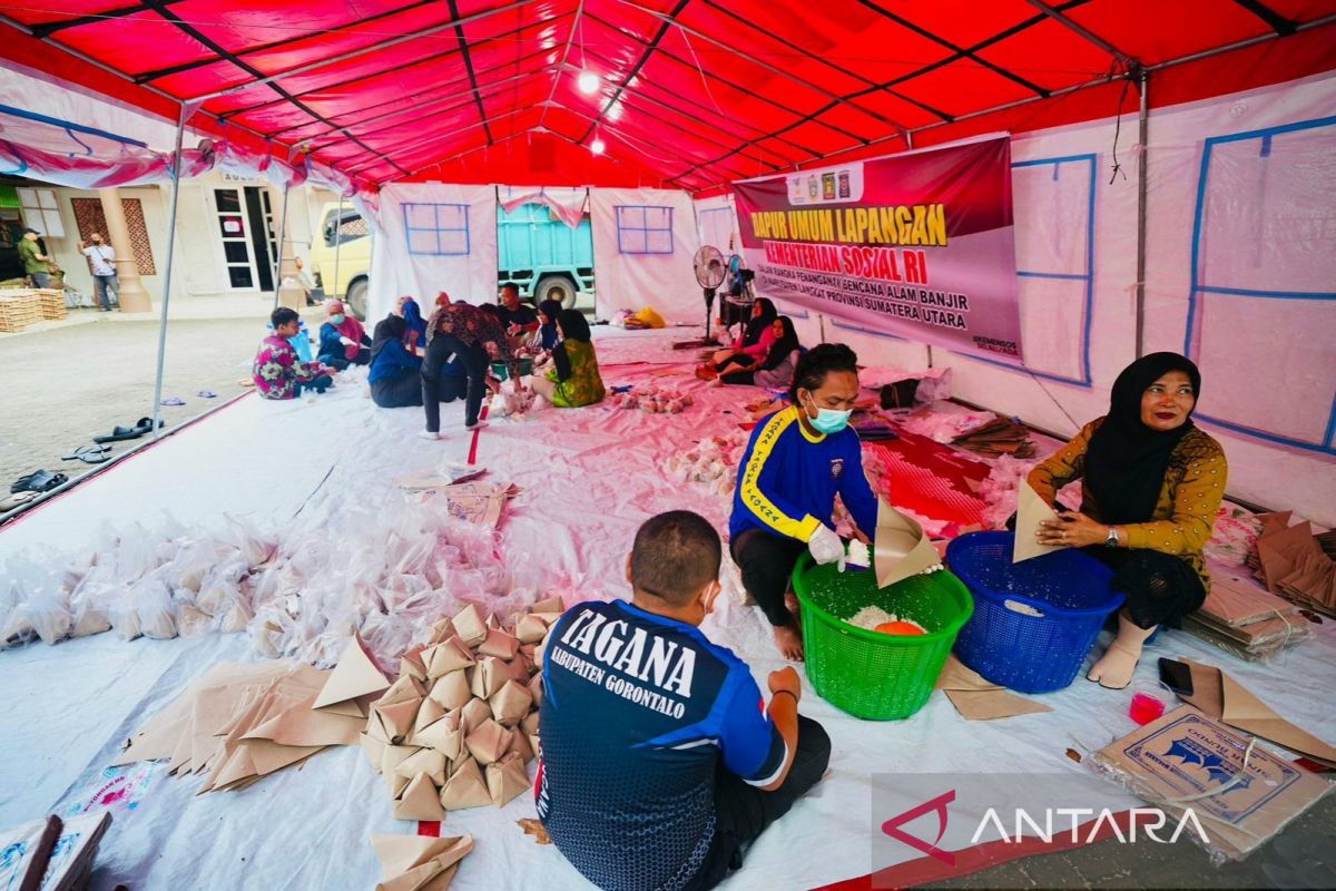 Salurkan bantuan di Langkat, Wamensos prioritaskan kebutuhan dasar