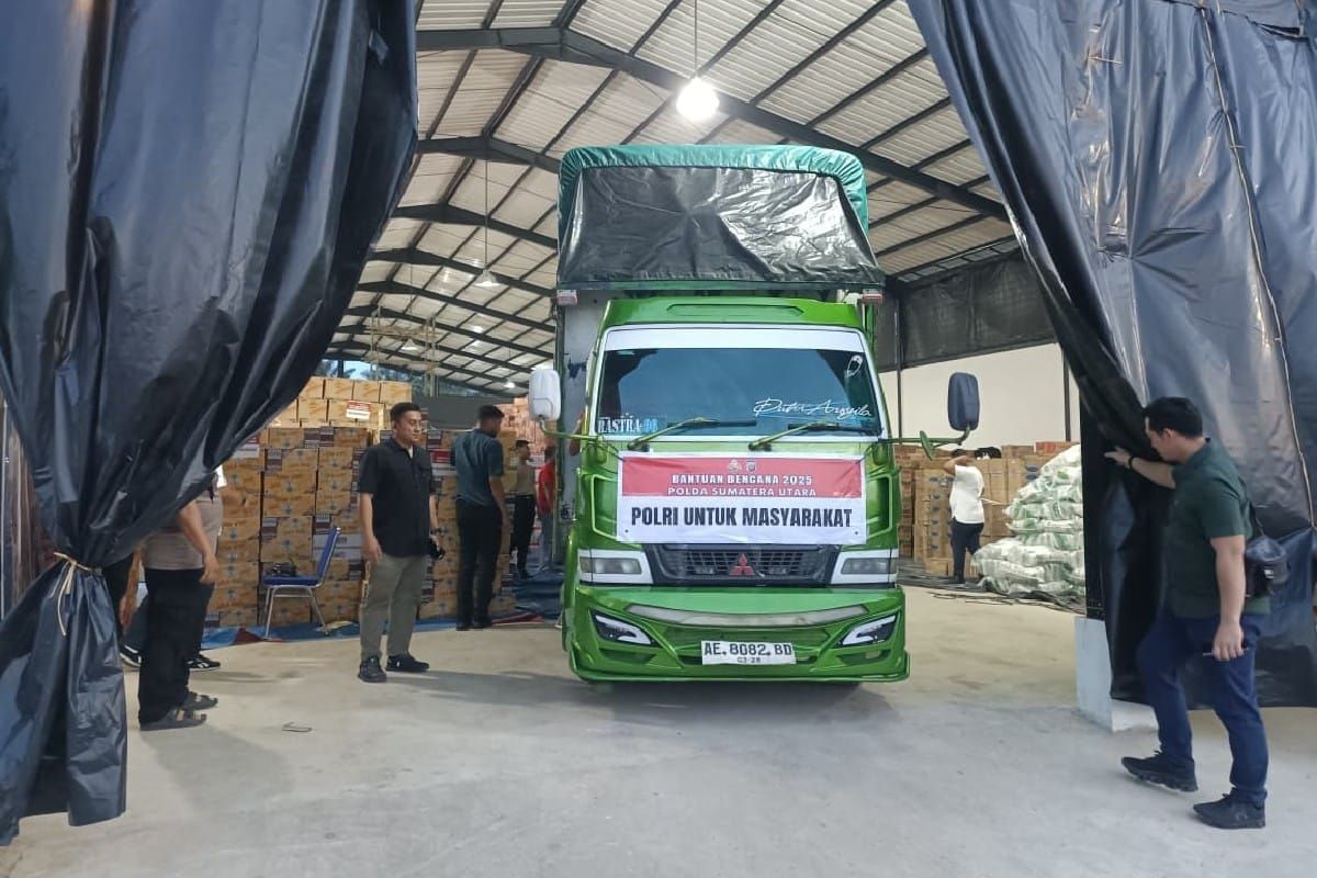 Polda Sumut kirim lima truk logistik untuk korban bencana di Sibolga