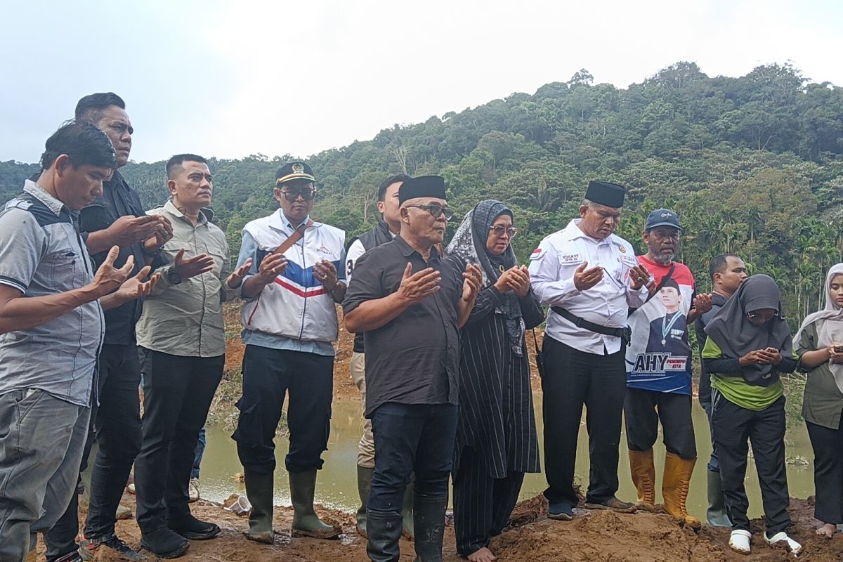 Tiga warga belum ditemukan, doa digelar di lokasi longsor Talamau