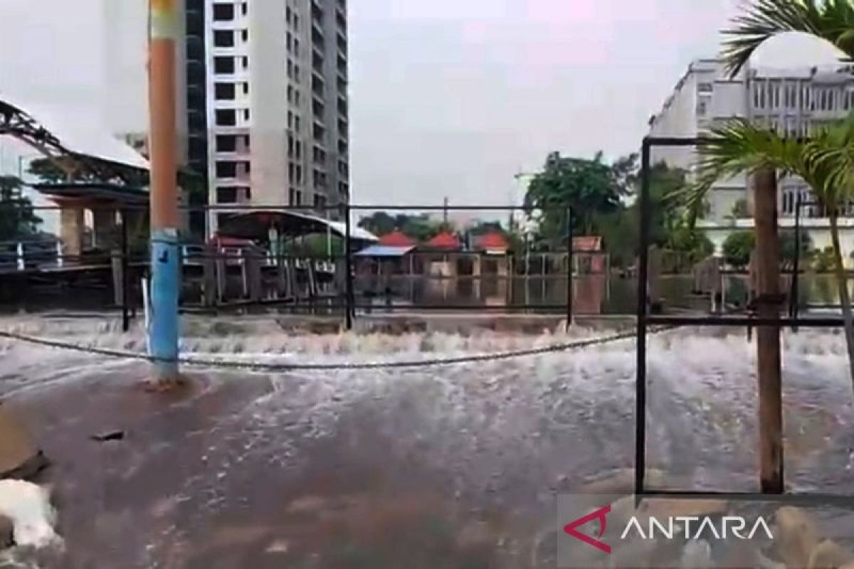 Kawasan Ancol terdampak banjir rob