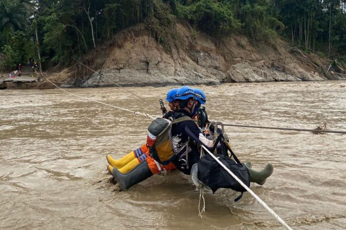 PLN NTT menambah personel dukung pemulihkan listrik di Sumatera