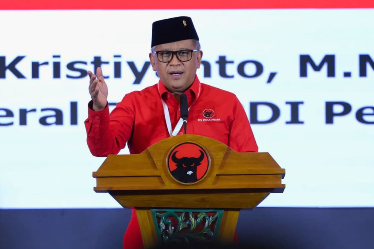 Hasto serukan kader PDIP respons bencana alam dengan gerakan nyata