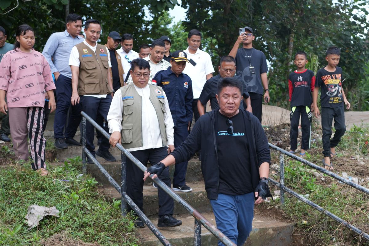 Herman Deru imbau warga Muara Enim waspada luapan Sungai Lematang