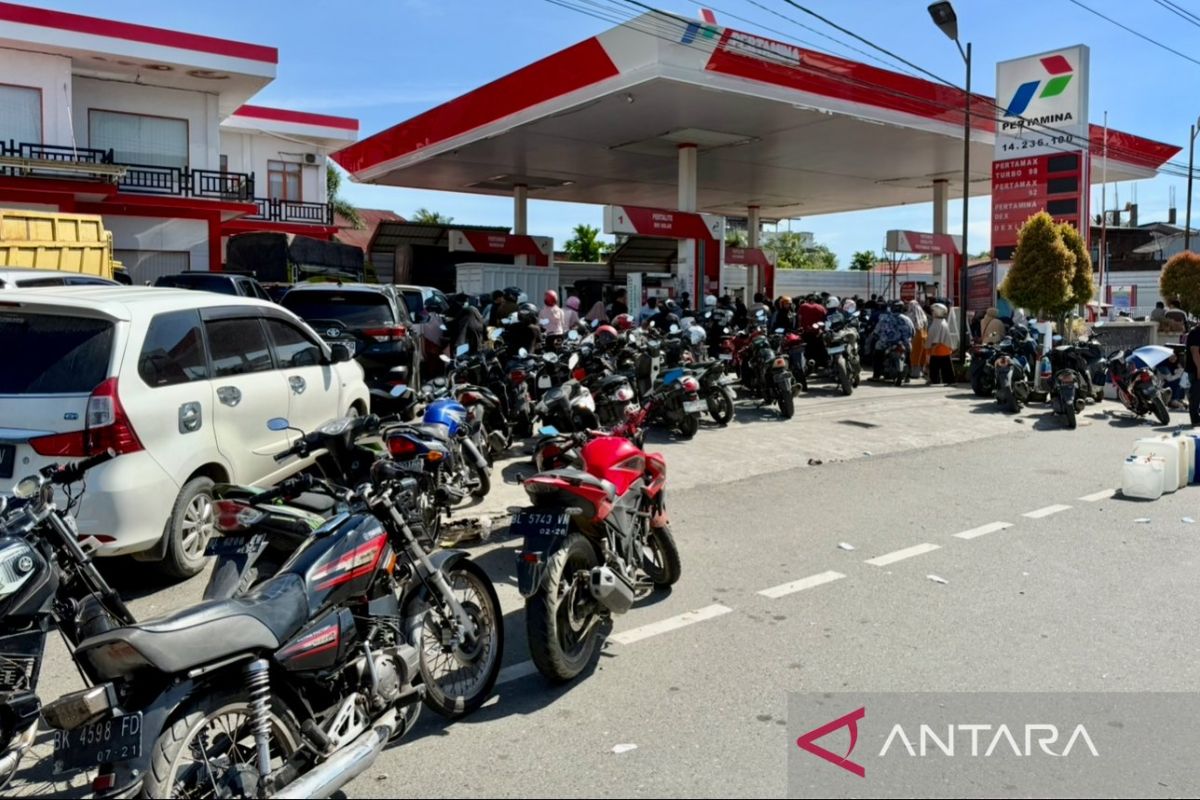 Pertamina restores 98 percent of fuel stations in flood-hit Sumatra