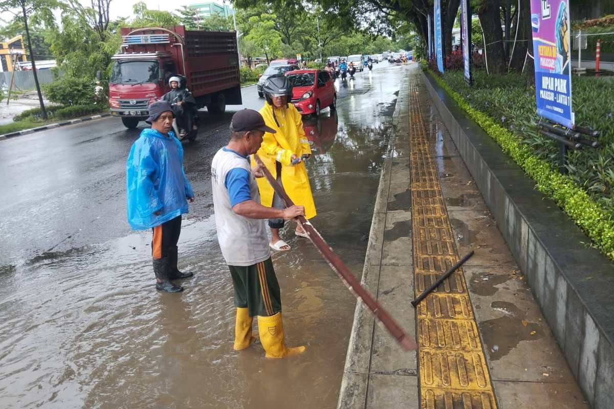 Pemkot Makassar kerahkan satgas drainase antisipasi banjir